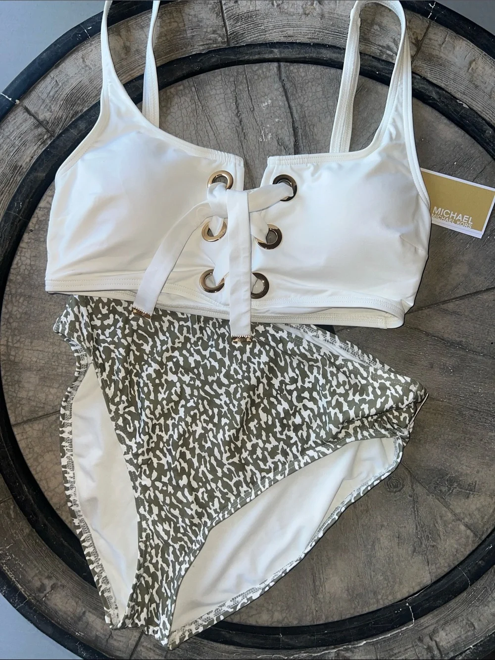 Stunning matchup set M/L amazing cream color top matching bottoms.   B45